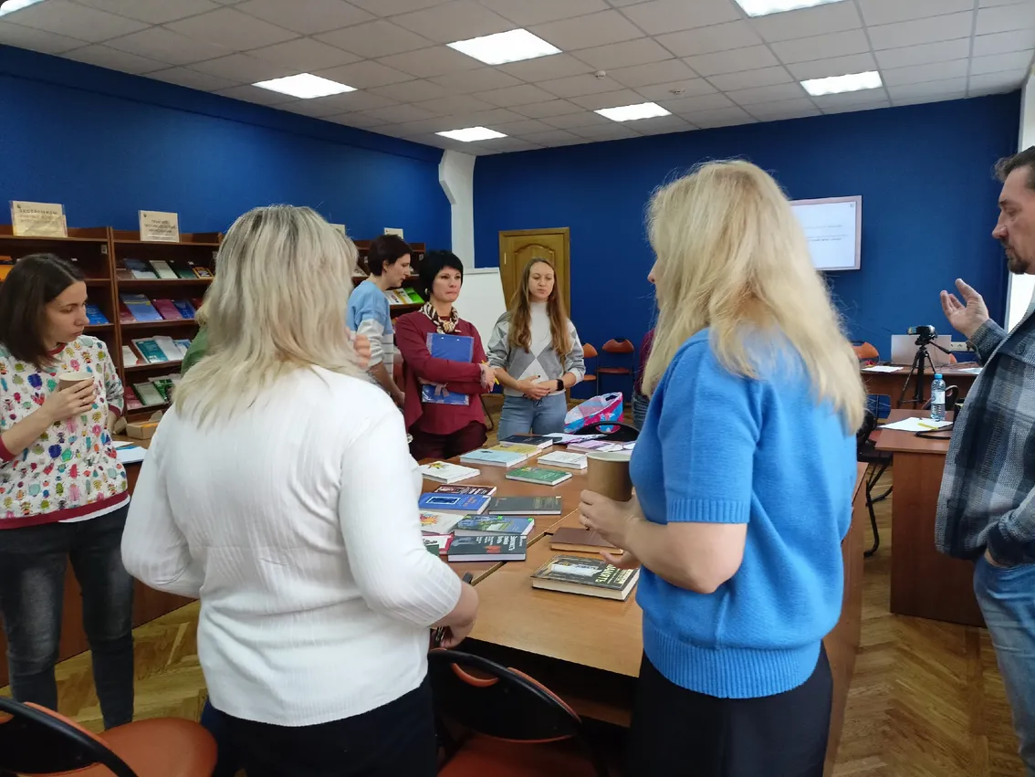 Женщина, которая держит мир