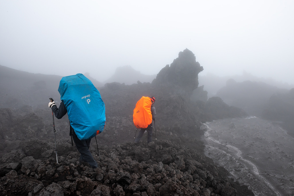 Школа туристских походов: настройка рюкзака и укладка снаряжения, установка палатки