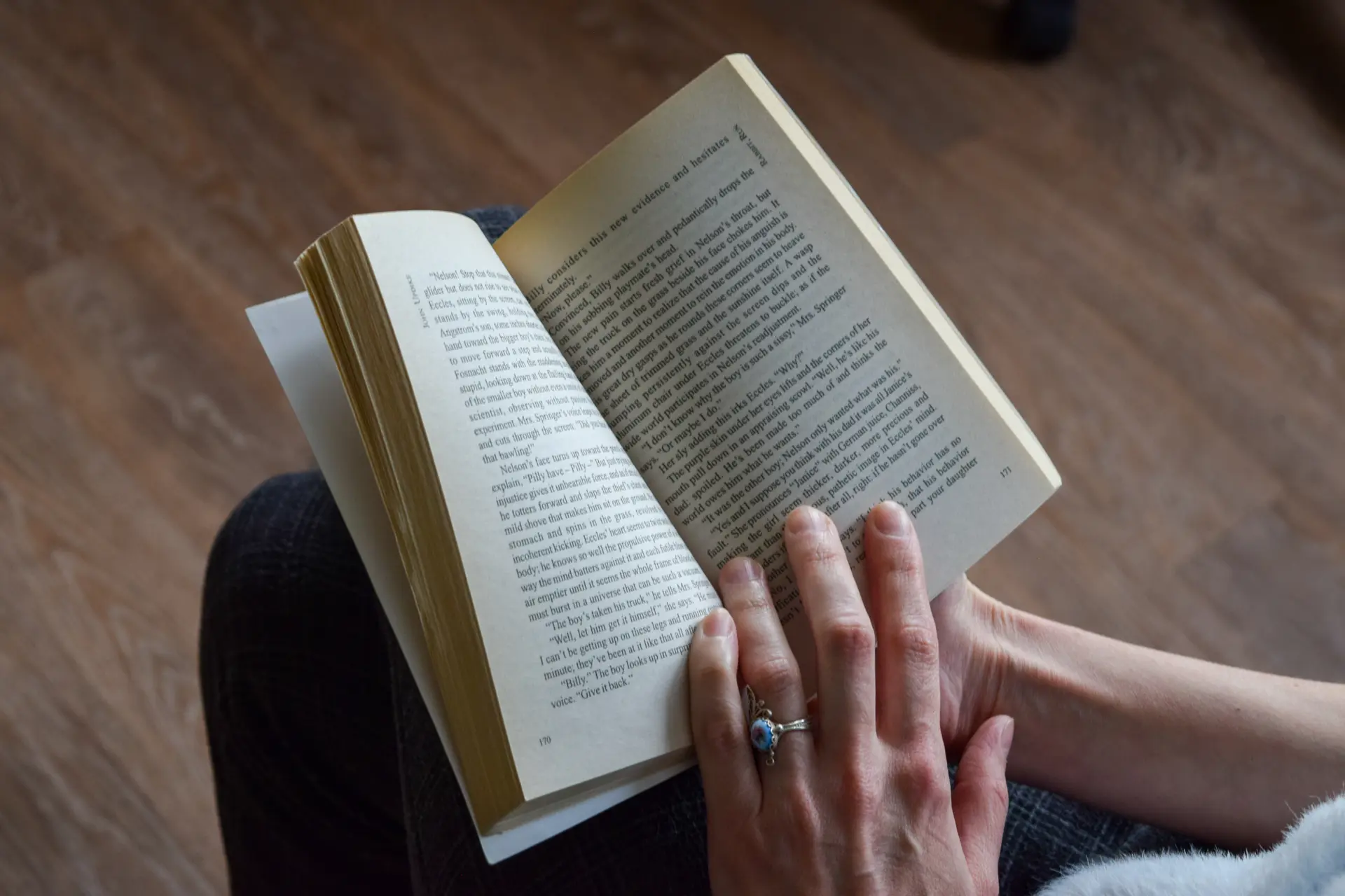 Reading Room: K. Chopin «A Pair of silk Stockings»